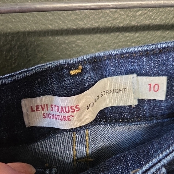 Signature by Levi Strauss Women's Straight Leg Jeans Size 10L - Picture 3 of 4